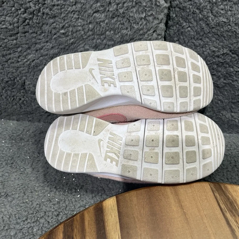 Nike Tanjun Youth Size 11.5C Pink And White Sneakers Shoes‎ Lace Up 859618-603